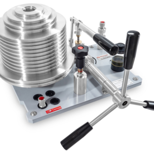 Gruzoporshnevoi manometr tipa MP-600 № 4/3/10